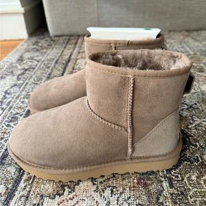 UGG Classic Mini II Boot Caribou (Women's 7) Caribou